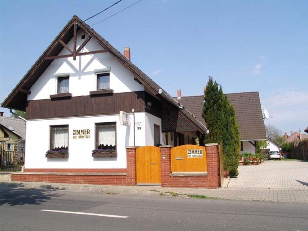 Eifert Haz Bed and Breakfast Balatongyörök Exteriör bild