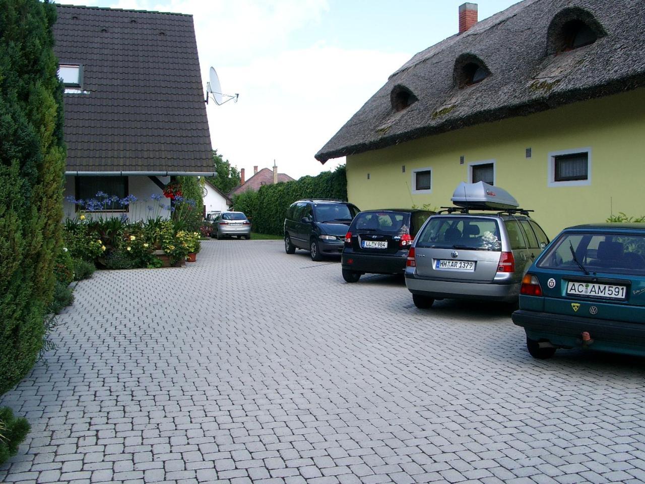 Eifert Haz Bed and Breakfast Balatongyörök Exteriör bild