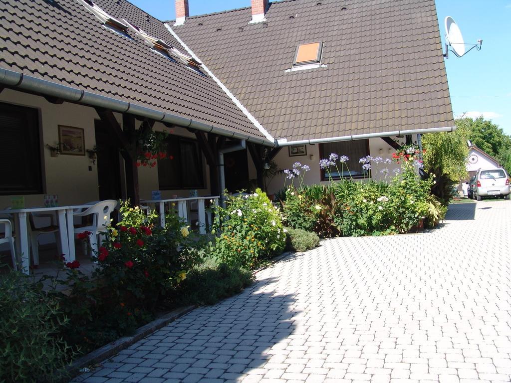 Eifert Haz Bed and Breakfast Balatongyörök Rum bild